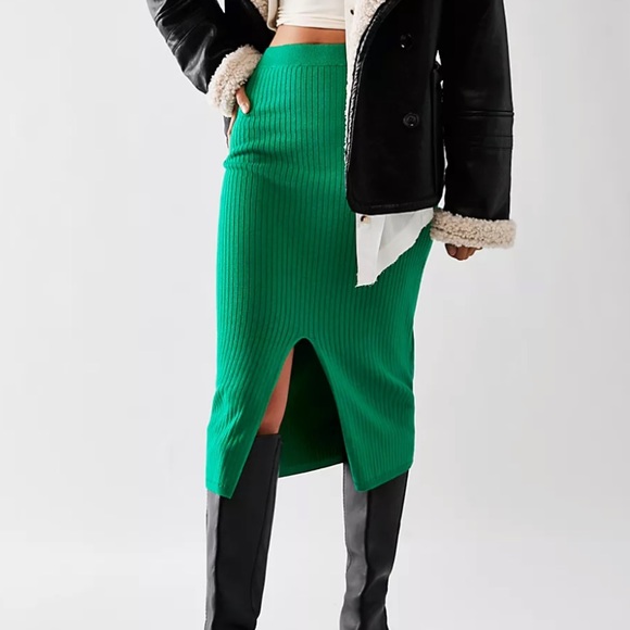SOLD OUT FREE PEOPLE GREEN MIDI SKIRT!!! Size small 💚 - Picture 1 of 2